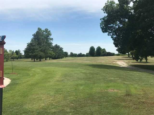Shelbina Lakeside Golf Course - photo 1