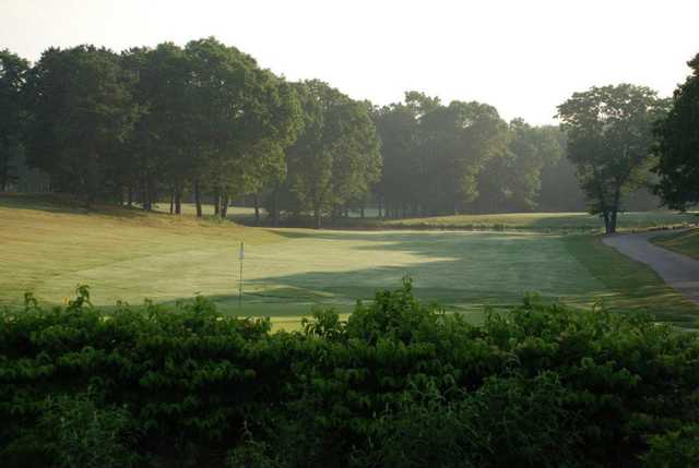 Laurel Lane Country Club - photo 3