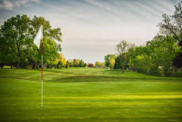 Pontiac Country Club - photo 2