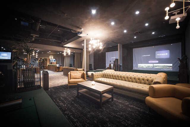 J Bar & Golf Lounge