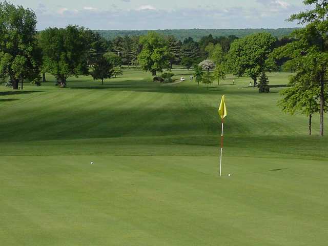 Oakland Beach Golf Club - photo 3