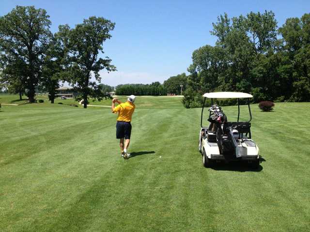 Robbinhurst Golf Club & Driving Range