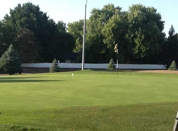 Knolls Golf Course - photo 2