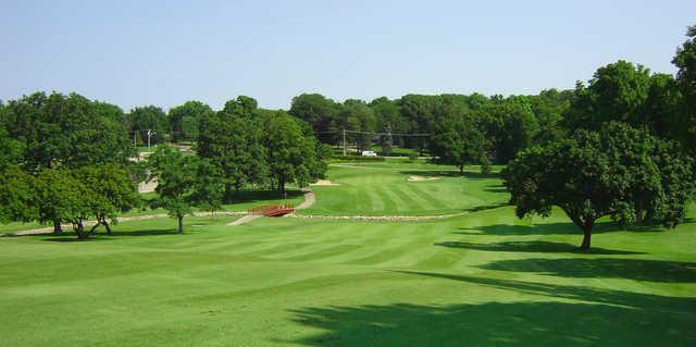 Mauh-Nah-Tee-See Country Club - photo 2