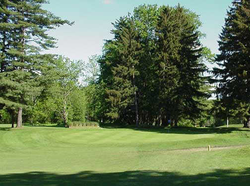Oakland Beach Golf Club - photo 8