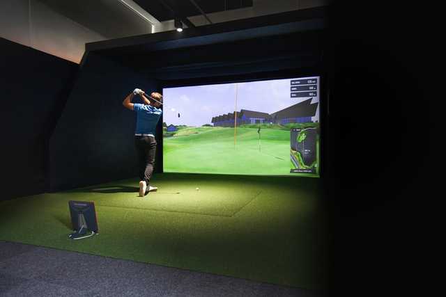 Divots Indoor Golf - photo 3