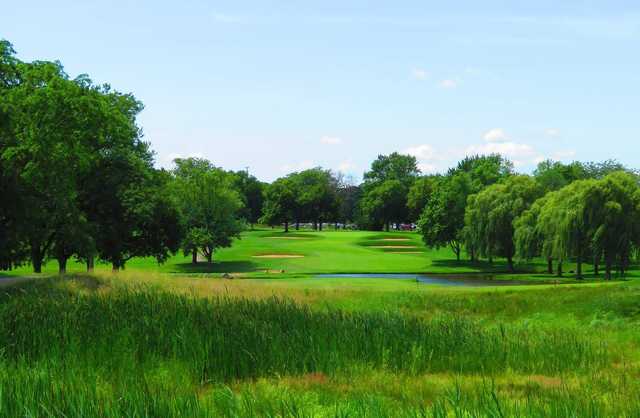 Twin Orchard Country Club