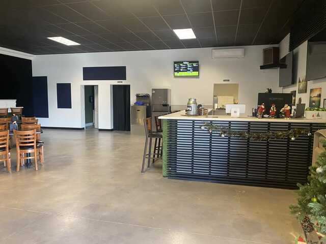 Mulligans Indoor Golf - photo 1