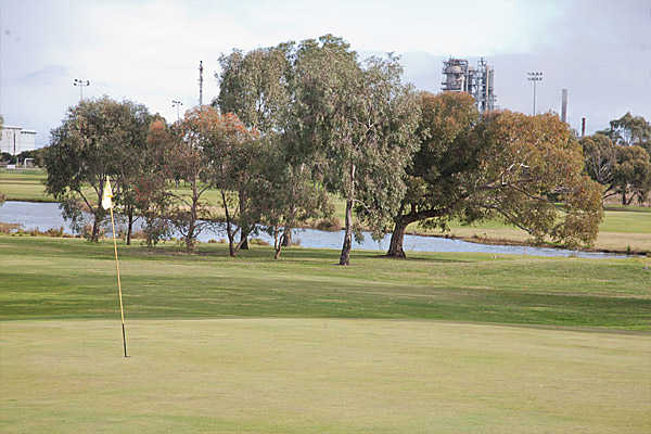 Altona Lakes Golf Club - photo 4