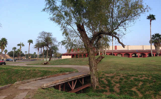 Seven Oaks Golf & Country Club - photo 3