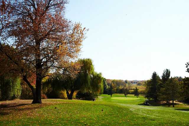 Hollydale Golf Course - photo 2