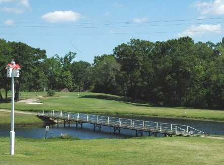 Hilltop Lakes Resort Golf Club - photo 3
