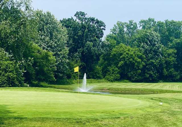 Bee Tee Golf Club