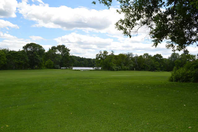 Loon's Cove Golf Course - photo 2