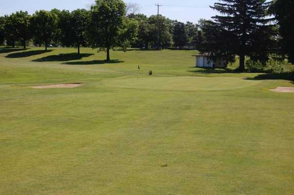 Browns Lake Golf Course - photo 3