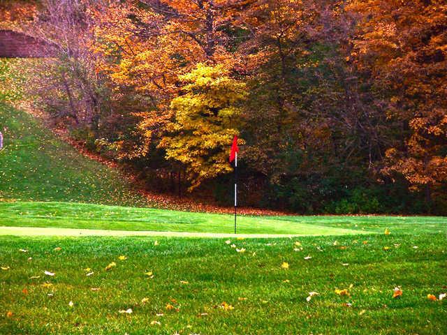 Glen Lake Golf & Practice Center - photo 2