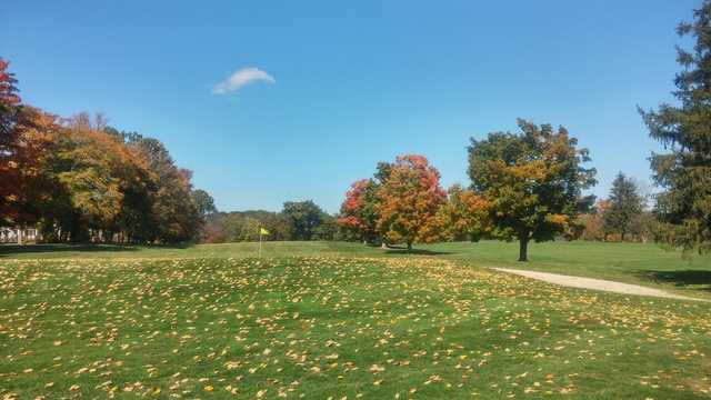 Oakland Beach Golf Club - photo 2