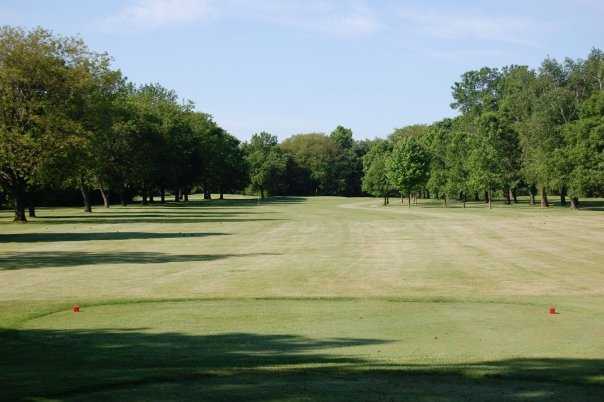 Browns Lake Golf Course - photo 2