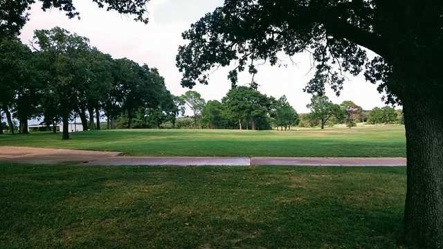 Hearne Municipal Golf Course - photo 2