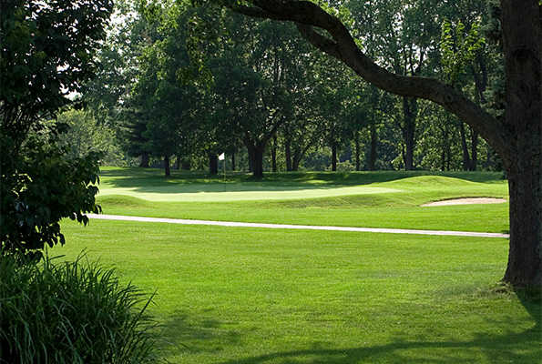Moundbuilders Country Club - photo 3