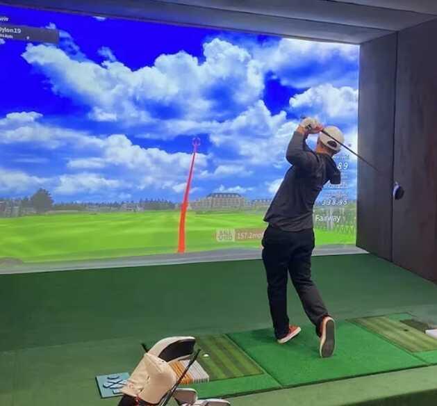 J Bar & Golf Lounge - photo 2