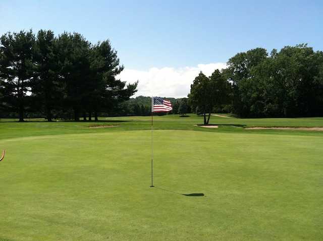 Van Schaick Island Country Club - photo 3