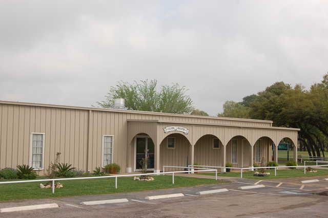 Giddings Country Club - photo 2
