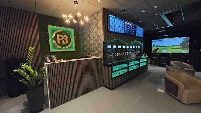 Pars and Brews Golf Lounge - photo 1
