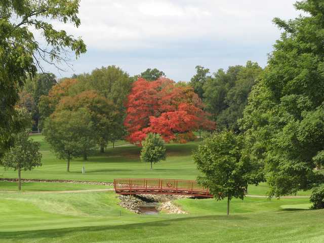 Mauh-Nah-Tee-See Country Club - photo 1