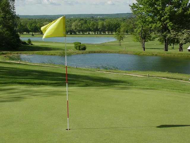 Oakland Beach Golf Club - photo 4
