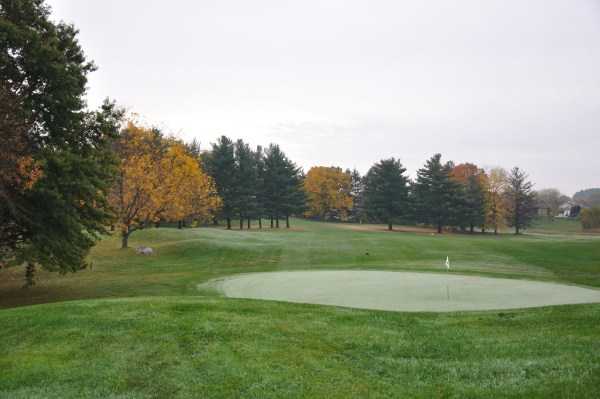 Lake Mills Golf Club - photo 2